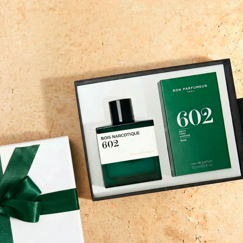 Bon Parfumeur 100ml and 15ml perfume bottles beside a white gift box