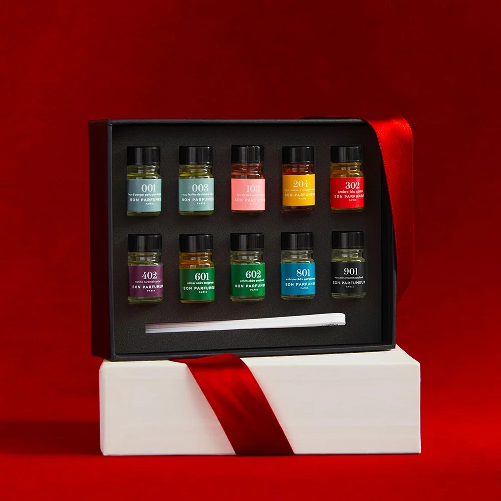 Bon Parfumeur discovery box with ten colour-coded miniature perfume bottles